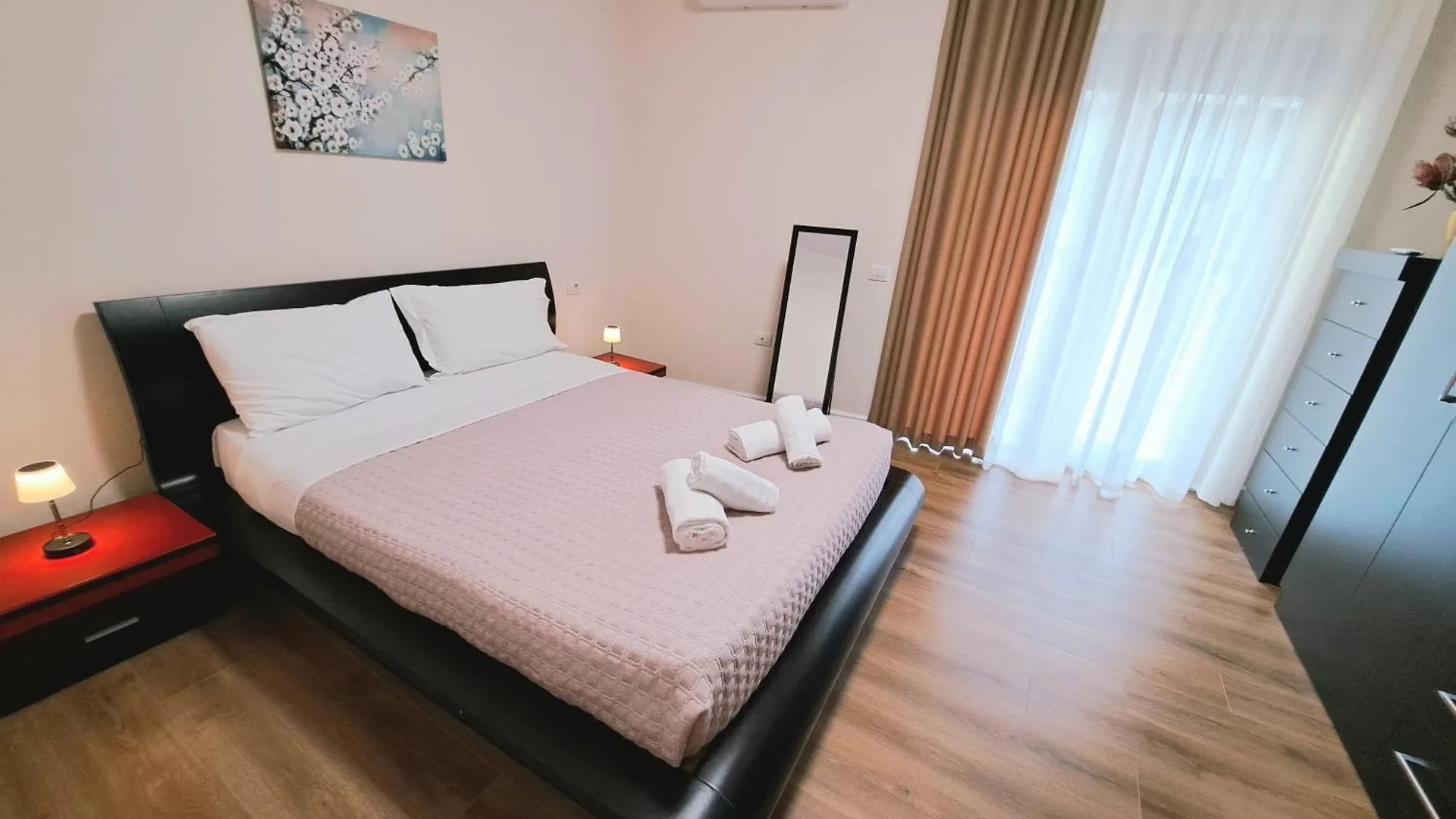 Apartment Bazaar Central Loft Tirana